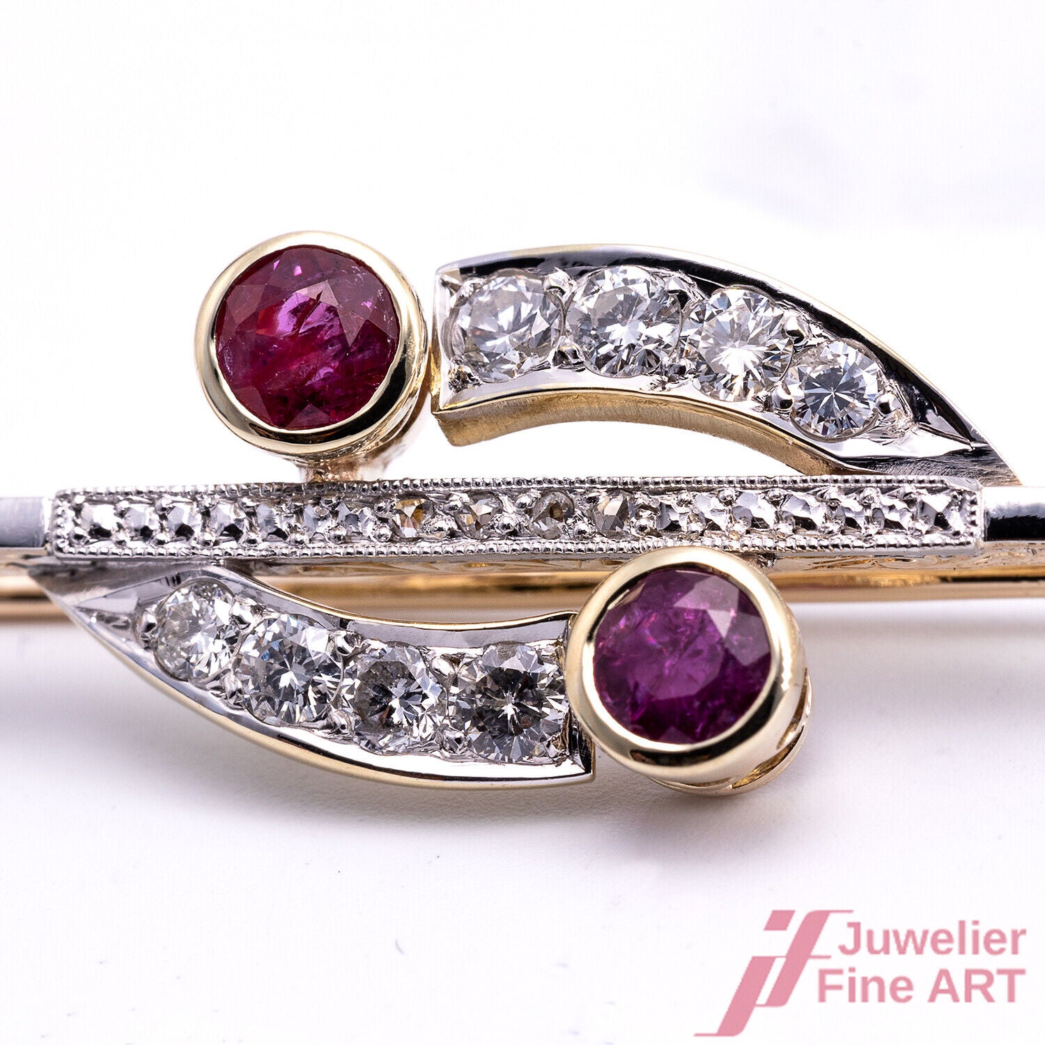 Brosche - 14K/585 Gelbgold - Diamanten ca. 0,30 ct W/P + 2 Rubine ca. 0,50 ct