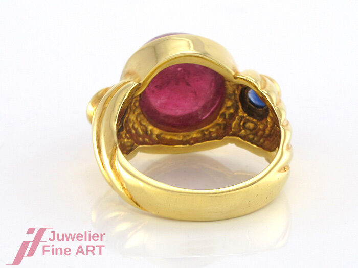 Ring - 1 roter Turmalin + 2 Saphire in 585/14K Gelbgold - Gr. 53 - 9,7 g