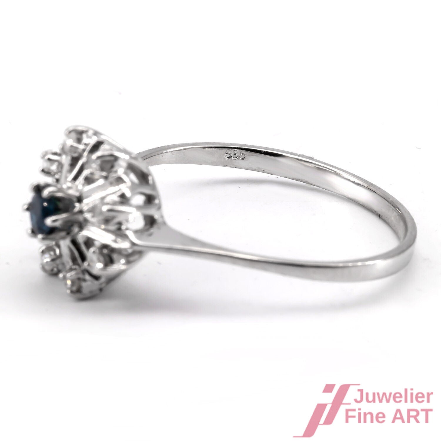 RING 14K WG - 1 Saphir 0,10 ct + 8 Diam. zus. ca. 0,08 ct W/si - 2,6 g - Gr. 60