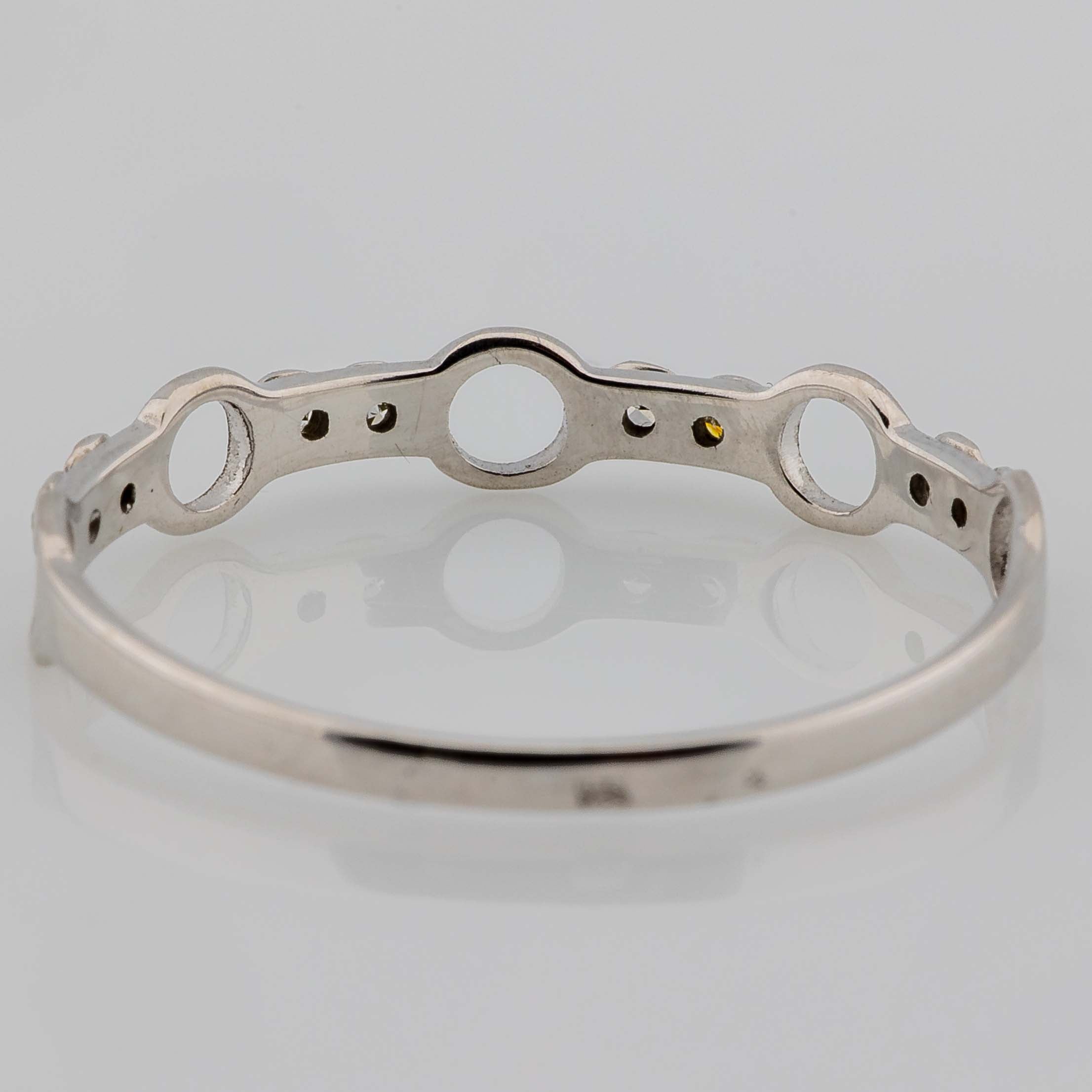 Bandring 585/14K Weißgold 6 Diamanten 0,06ct W/P1 0,88g Gr. 53