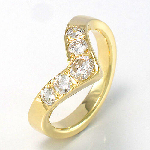 RING - 585/14K Gelbgold - 5 Brillanten ca. 0,65 ct - W/VSI - 5,5 g - Gr. 54