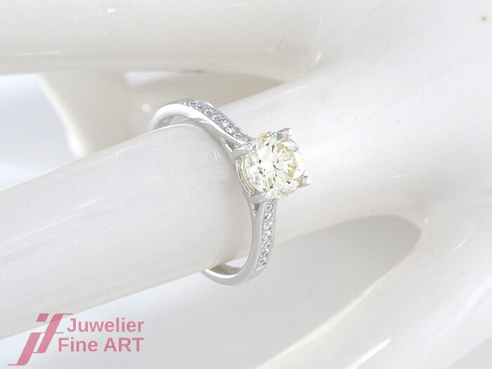 Diamant-Solitärring mit Akzentsetzung - 0,96 ct P-R/VSI 18K WG - 2,8 g - Gr. 52