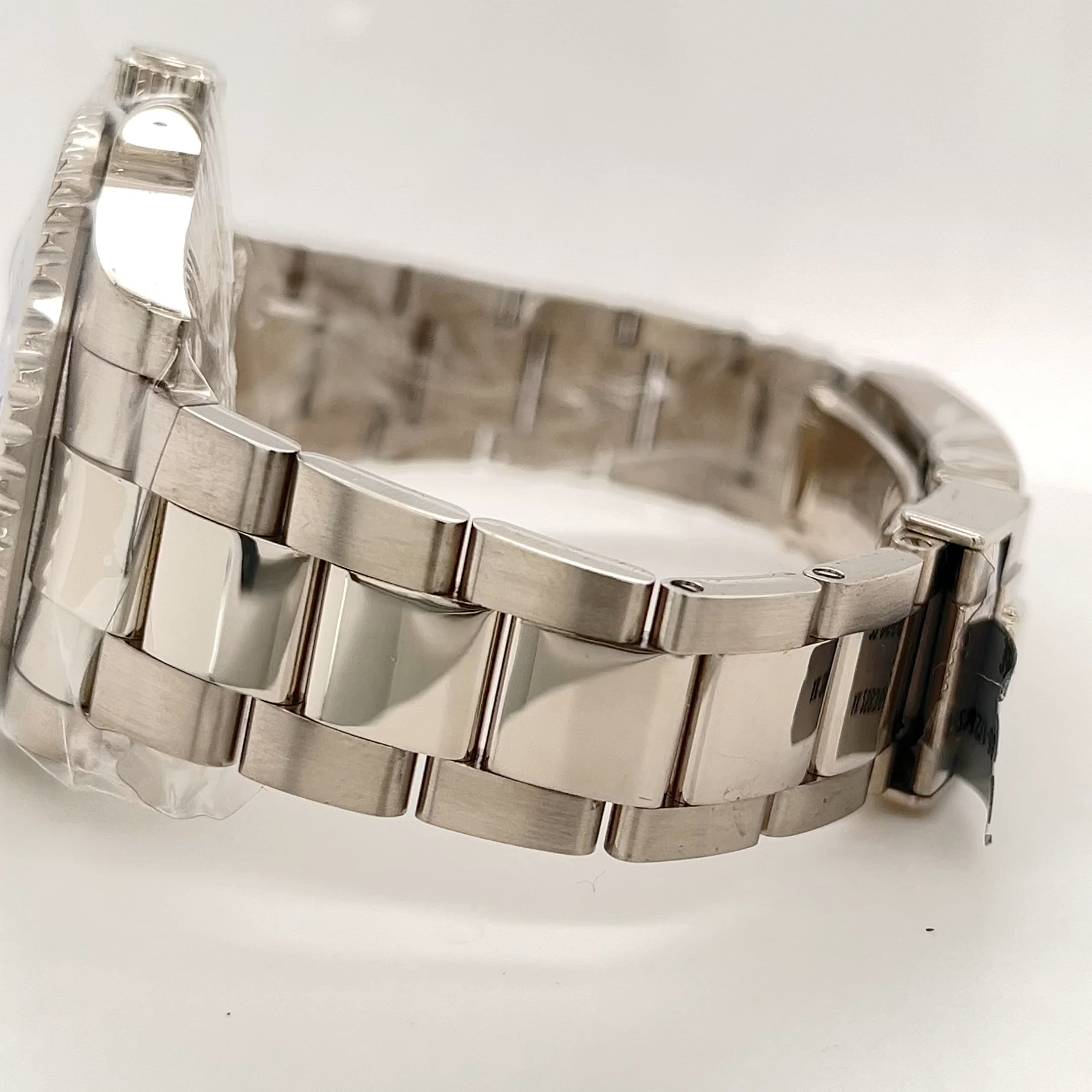 Rolex Submariner “Smurf” 18K Weissgold 40mm Ref. 116619LB Fullset 2014 LC100 Neuwertig