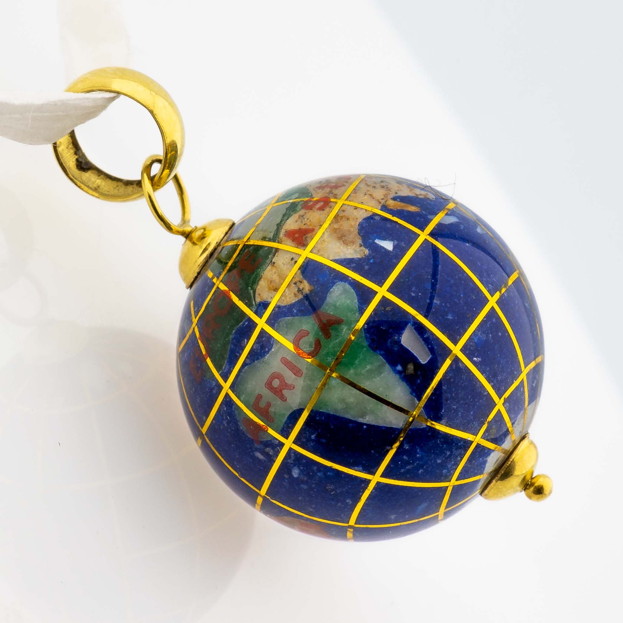Globus-Anhänger 750/18K Gelbgold aus blauer Emaille und Perlmutt L. 2,5cm 7,39g