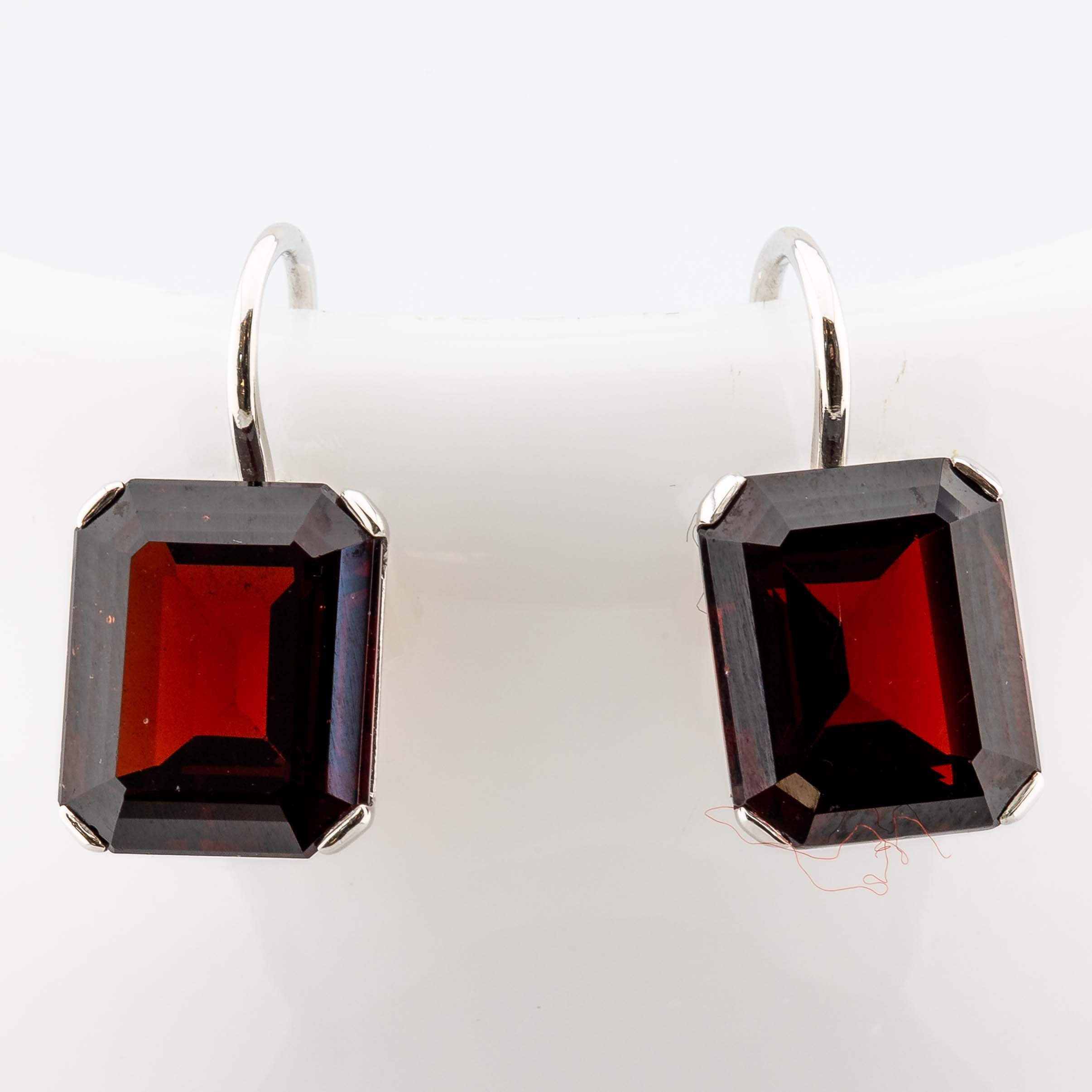 Granat-Ohrringe 18K/750 Weißgold 15,06ct 4,62g
