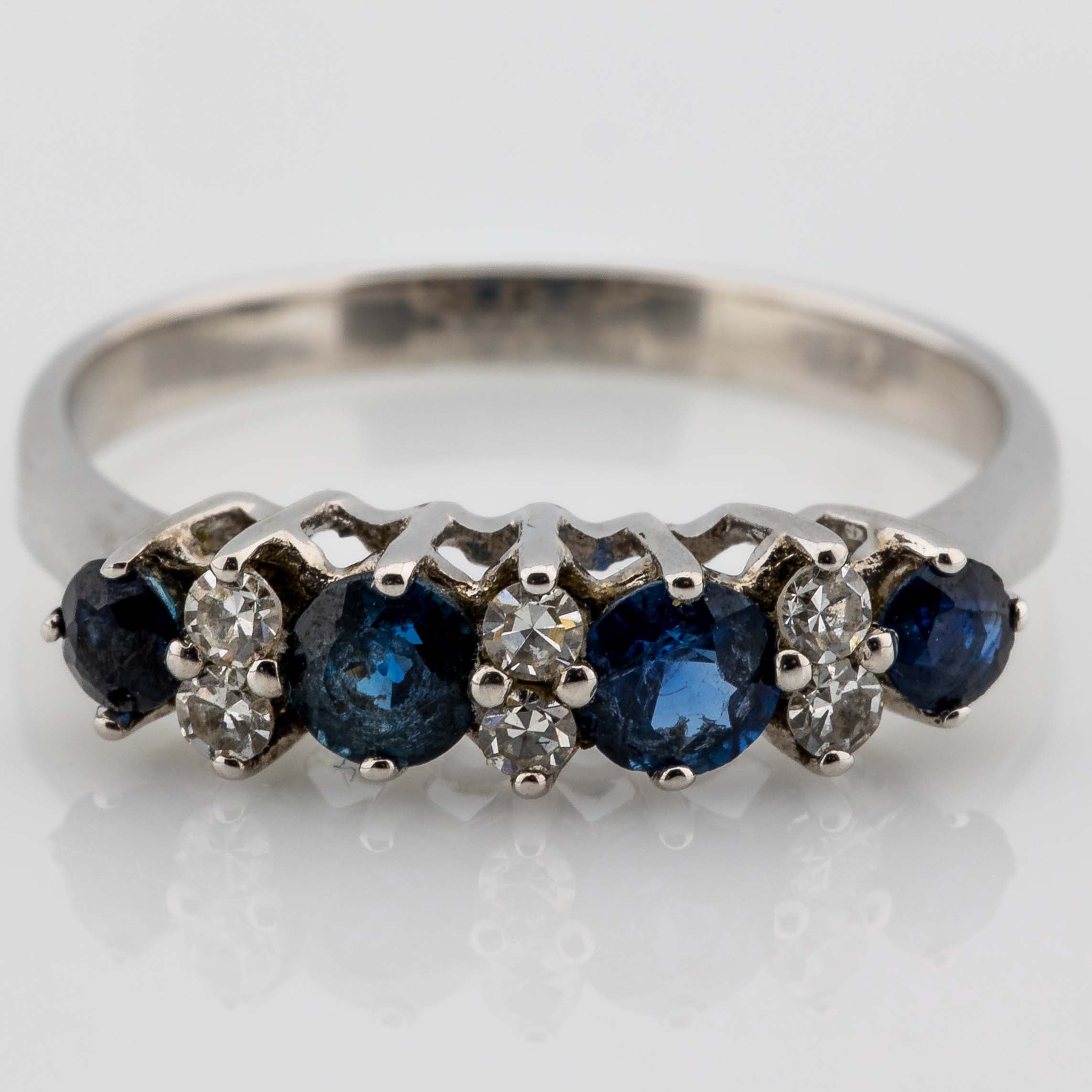 Ring 585/14K Weißgold mit Saphir und Diamanten 1,71g Gr. 49,5